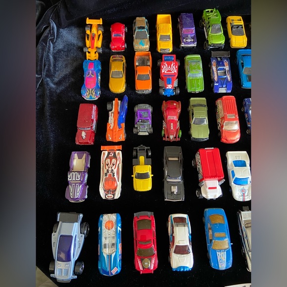 Lot 4 - 50 HOT WHEELS die cast CARS Various ages USED Toy Box Condition READ - Picture 2 of 10